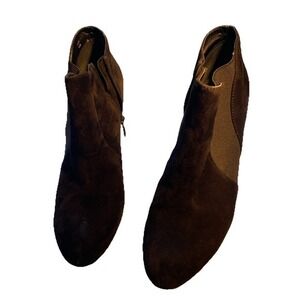 Tahari Suzi Women's 9.5 Black Suede Boot, 3.5" HeelZipper Side Stretch    ‎ 1540